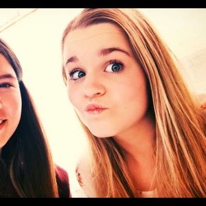 Meet your Posher, Caitlin